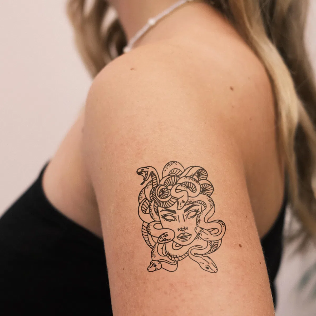 Tatuaggio medusa Inkster® | Tatuaggio temporaneo con certificazione cosmetica europea | impermeabile + vegano | Tatuaggio rivoluzionario di 2 settimane